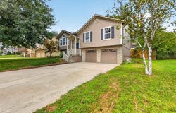 524 NE Topaz Drive, Lee's Summit, MO 64086