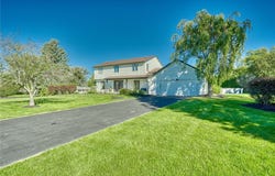 11 Pine Brook Circle, Penfield, NY 14526