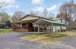 2830 E Wood St, PARIS, TN 38242