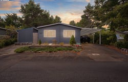 1601 RHODODENDRON Dr, Florence, OR 97439