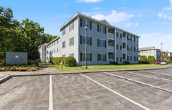 4 Crestview Circle, Londonderry, NH 03053