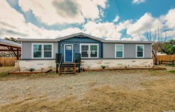 602 E Hunt St, Pleasanton, TX 78064