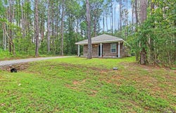 10 Middleton Ln, Atmore, AL 36502