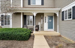 1312 Sandhurst Lane, South Elgin, IL 60177