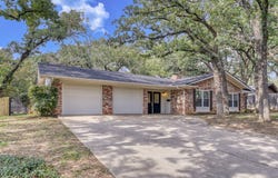 624 Hillview Drive, Hurst, TX 76054