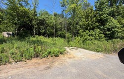 135 Railroad St., Dwale, KY 41621