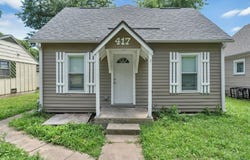 417 W 11th Ave, Winfield, KS 67156-3513