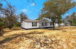 140 Valley View Dr, Poteet, TX 78065
