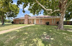 403 Lotus, Lake Jackson, TX 77566