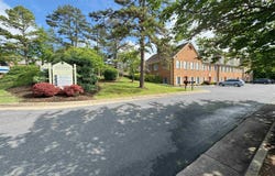 100 MACTANLY PL, STAUNTON, VA 24401