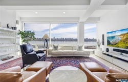 9 Somerset Lane, Edgewater, NJ 07020