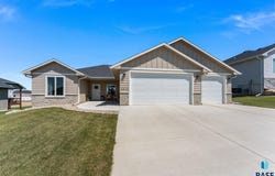 2612 S Galena Ave, Sioux Falls, SD 57110