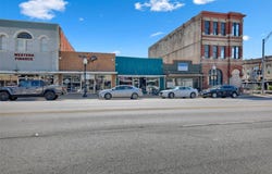 202 N Main St N, Taylor, TX 76574