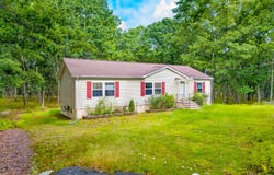 3124 Bluebird Drive, Bushkill, PA 18324