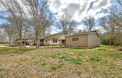 2247 Old Highway 20, McDade, TX 78650