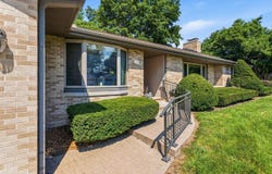 107 Mckinley Drive, Mahomet, IL 61853