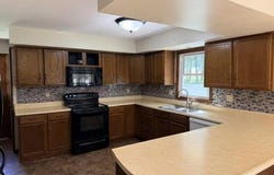 714 Lake Dr, Marshall, MO 65340