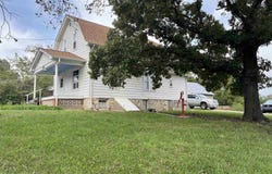 416 E 1st ST, Eskridge, KS 66423