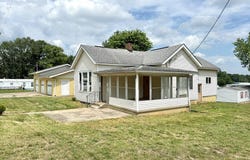 827 E Main Street, Oak Hill, OH 45656