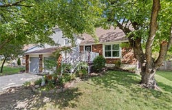 1944 E Sleepy Hollow Drive, Olathe, KS 66062