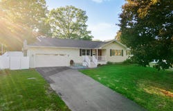 121 Bridgeview Place, Stratford, CT 06614