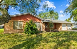706 E Henderson Street, Bishop, TX 78343