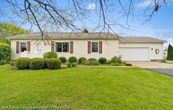 9215 S Clinton Trail, Eaton Rapids, MI 48827