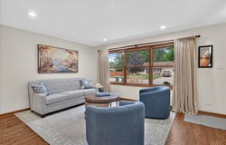 121 W Suffield Drive, Arlington Heights, IL 60004