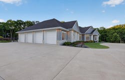 1214 Lakeshore Drive, Cedar Falls, IA 50613
