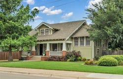 300 W College Street, Grapevine, TX 76051