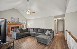 1108 E 18th Street, Kearney, MO 64060