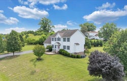 1138 Fallview Dr, Vinton, VA 24179