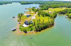 389 Hyannis, Union Hall, VA 24176