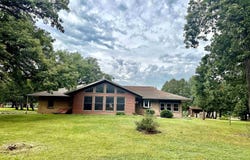 1615 1st St. E, Independence, IA 50644