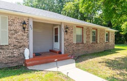 900 E Kirkwood Drive, Aurora, MO 65605