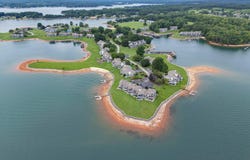 278 Peninsula Point Dr, Moneta, VA 24121