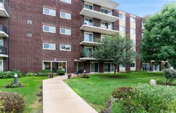 5300 Walnut Avenue, Downers Grove, IL 60515