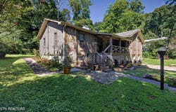 403 Delaware Ave, Oak Ridge, TN 37830