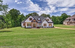 217 Byhalia Creek Farms Road, Byhalia, MS 38611