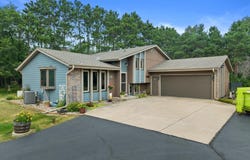 W369S4863 Needle Point Dr, Dousman, WI 53118