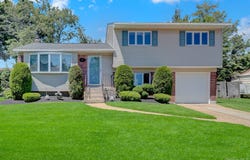 33 Brook Path, Plainview, NY 11803