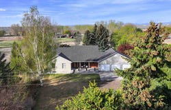 6659 Riverview Rd, Riverton, WY 82501