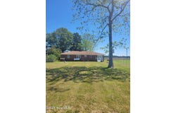 13570 N Lake Road, Engelhard, NC 27824
