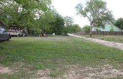 801 Tank St, Lockhart, TX 78644