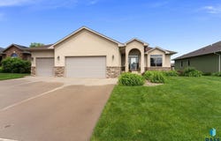 810 Fox Ct, Tea, SD 57064
