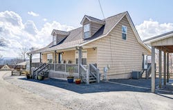 1020 Eastridge Dr, Byrdstown, TN 38549