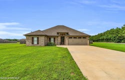 40 Abbey Road, Caledonia, MS 39740