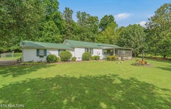 136 Holber Rd, Harriman, TN 37748