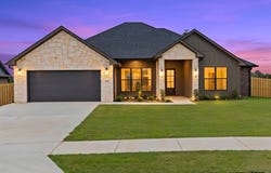 16417 Clearview Dr, Lindale, TX 75771