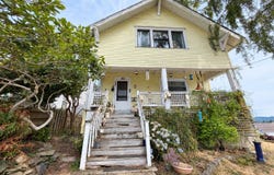 414 HALL Ave, CoosBay, OR 97420